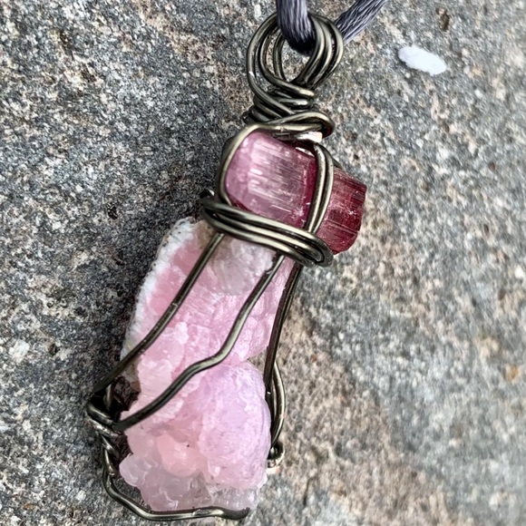 Pink Tourmaline & Smithsonite Pendant - Picture 4 of 13